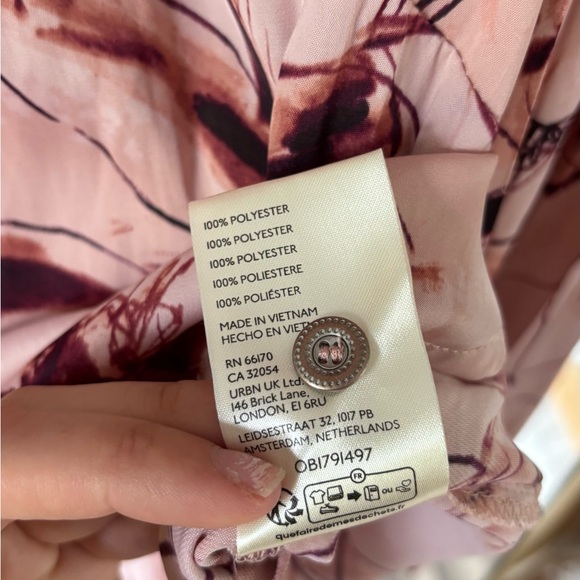 0089. $110 NWT Anthropologie Printed Bell Sleeve Blouse - Picture 6 of 10